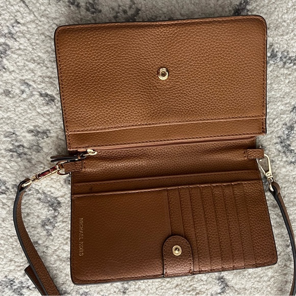 Michael Kors Small Crossbody Wallet - Picture 3 of 4